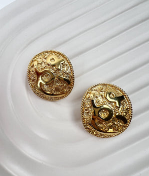 Signos Clip-on Earrings